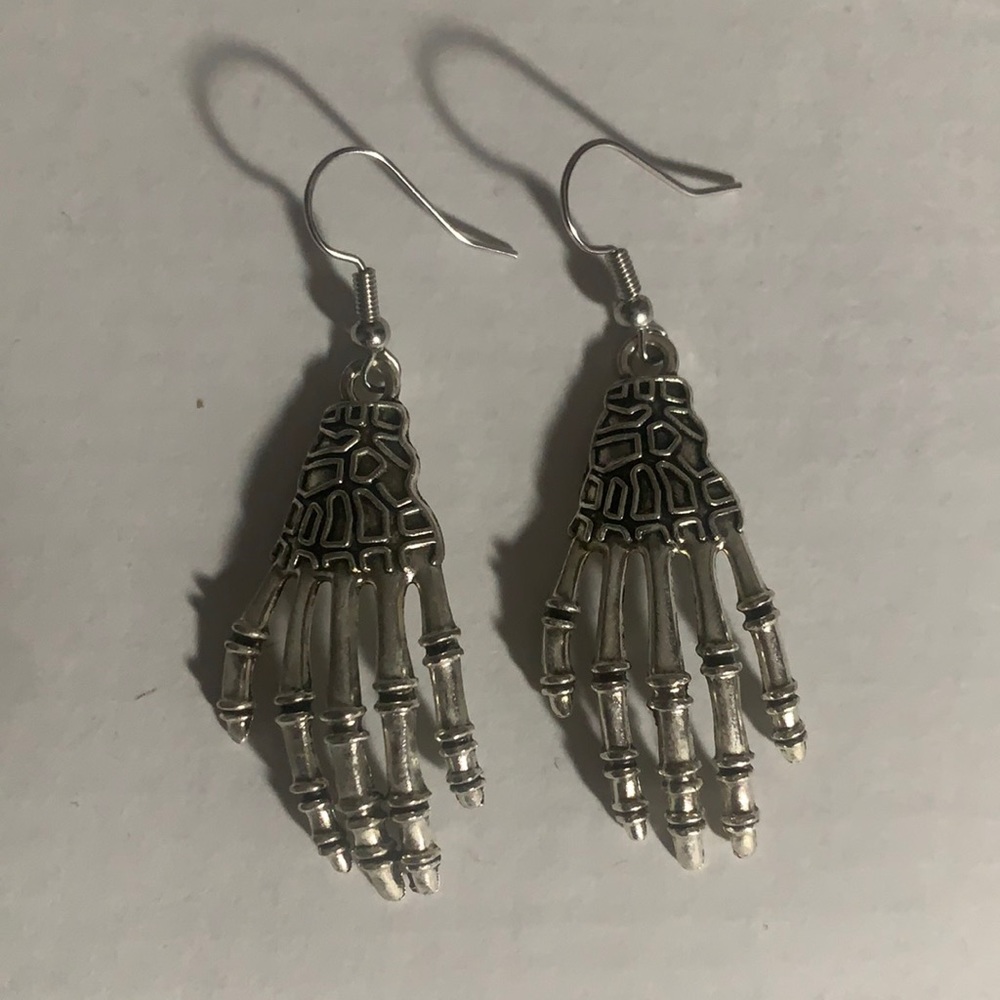 Skeleton hand earrings
